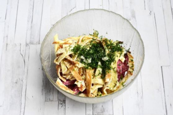 Простой салат с яичными блинами – пошаговый рецепт приготовления с фото